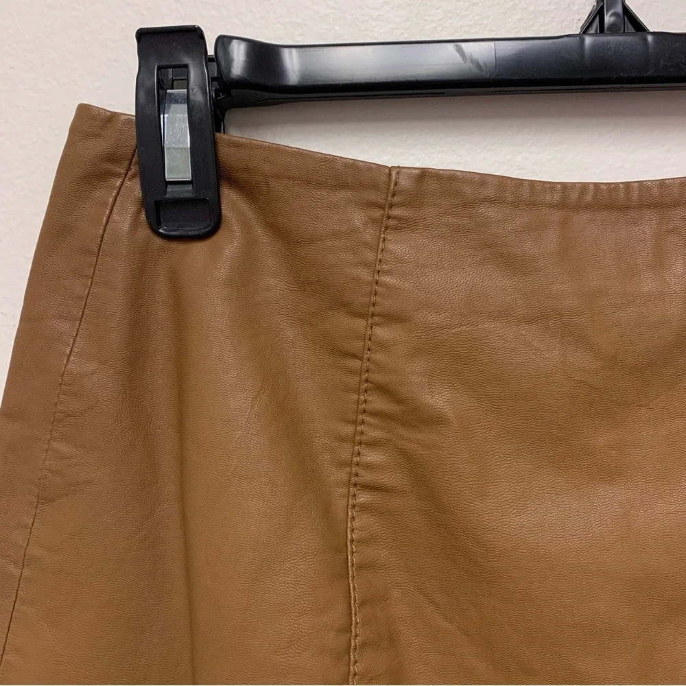 Free People Oh Snap Faux Leather Mini Skirt Size 8‎ Tan Snap Front